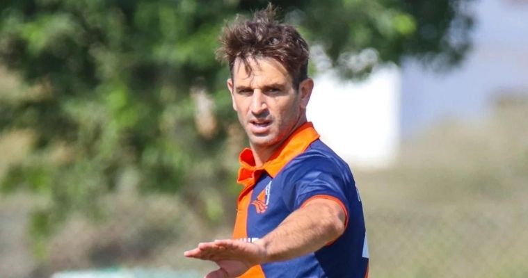 ডাচদের বিশ্বকাপ দলে দক্ষিণ আফ্রিকান, বুড়ো ‘টেন ডো’