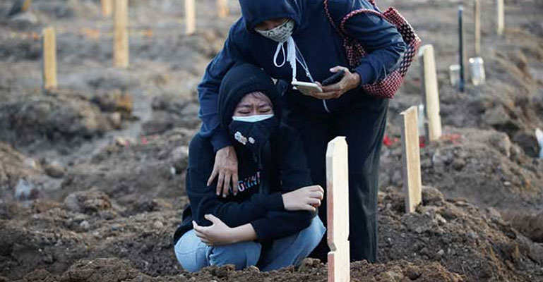 করোনা: বিশ্বে একদিনে ৭ হাজারের বেশি মৃত্য