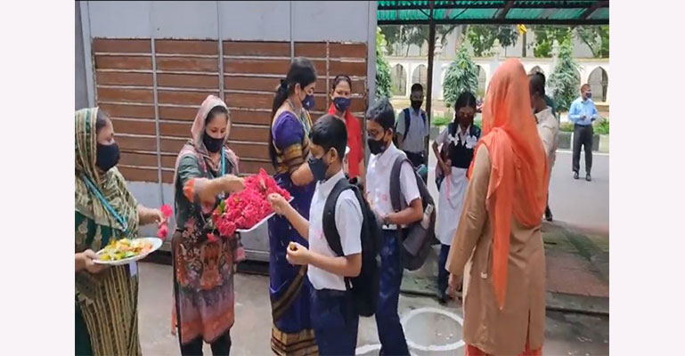 ১৮ মাস পর শিক্ষাঙ্গনে ফিরেছে প্রাণ