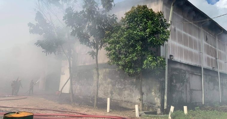 ফরিদপুরে জনতা জুট মিলে আগুন, নিয়ন্ত্রণে কাজ করছে ৮ ইউনিট