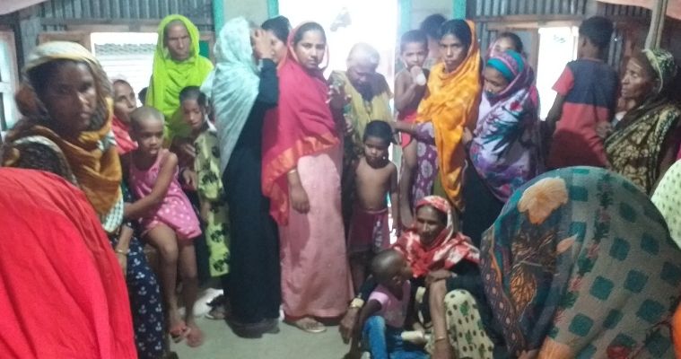 অভাবের তাড়নায় কলেজ ছাত্রীর আত্মহত্যা