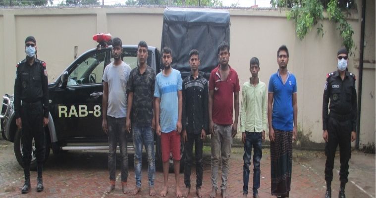 ফরিদপুরে বিকাশ প্রতারক চক্রের ৭ জন আটক