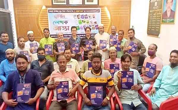 লালমোহনে মুক্তবুলি ম্যাগাজিনের লেখক-পাঠকদের আড্ডা অনুষ্ঠিত