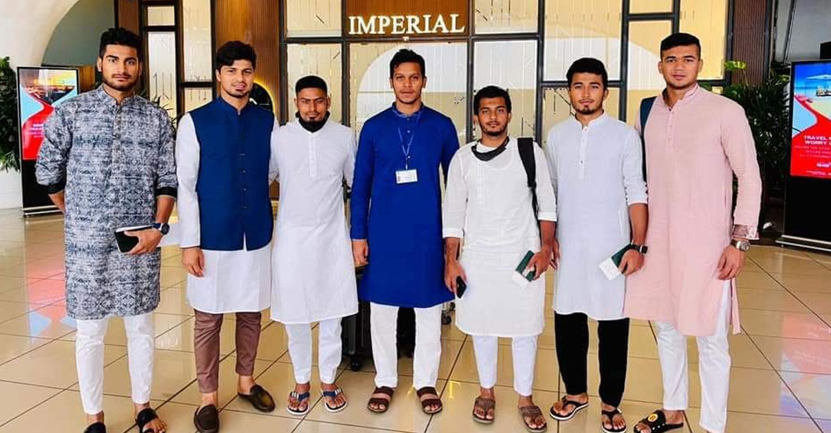 ওমরাহ করতে দেশ ছেড়েছেন ৭ ক্রিকেটার