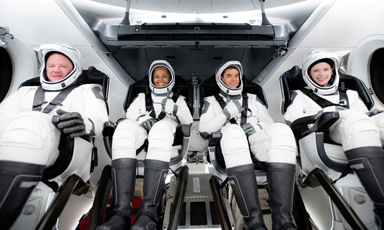 অপেশাদার ক্রু নিয়ে প্রথমবার পৃথিবীর কক্ষপথে নভোযান