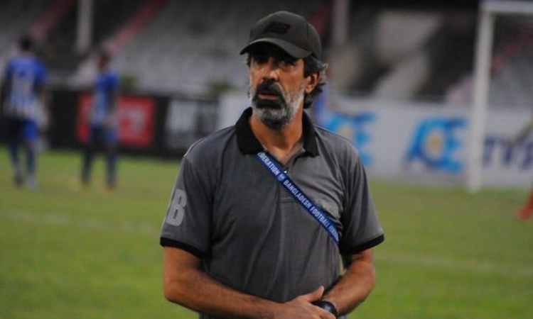 জেমি ডে'কে অব্যাহতি, নতুন কোচ অস্কার ব্রুজন