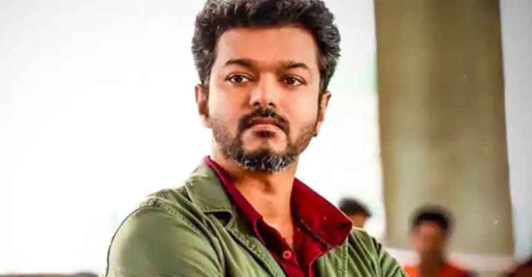 বাবা-মাকে মামলায় জড়ালেন তামিল তারকা থালাপাতি