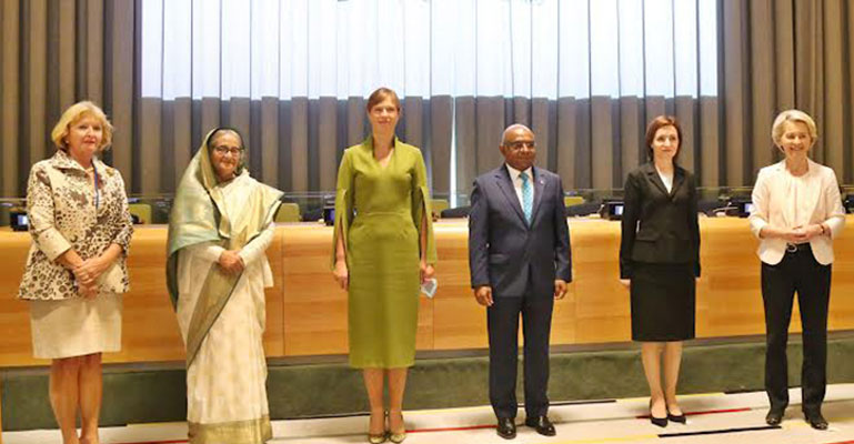 নারী নেত্রীদের আলাদা নেটওয়ার্ক গঠনের প্রস্তাব প্রধানমন্ত্রীর