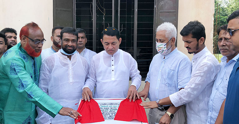 লক্ষ্মীপুরে স্কুল ভবনের ভিত্তিপ্রস্তর স্থাপন