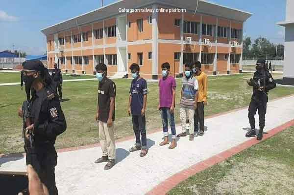 ট্রেনে ডাকাতি ও যাত্রী খুনের ঘটনায় র‌্যাবের হাতে আটক ৫