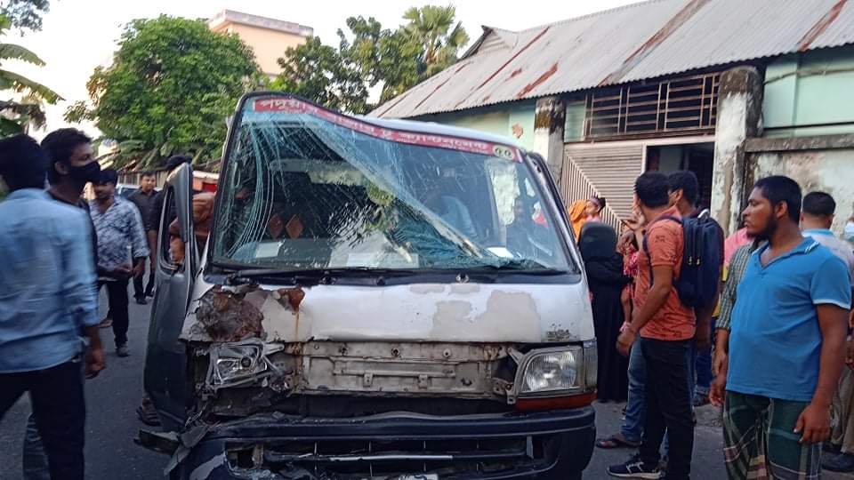 কুবির বাসের সাথে মাইক্রোবাসের সংঘর্ষ