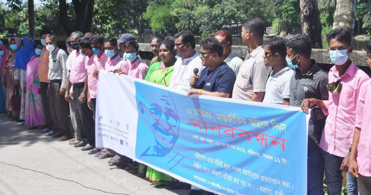 মোংলায় আন্তর্জাতিক অহিংস দিবস উপলক্ষে মানবন্ধন
