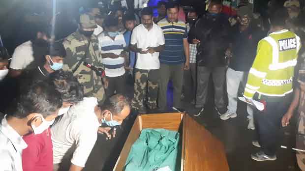 হিলি স্থলবন্দরে মৃত ভারতীয় ট্রাক চালকের লাশ ভারতে হস্তান্তর