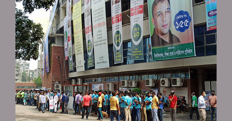বিসিবির নির্বাচনে ভোটের লড়াই চলছে