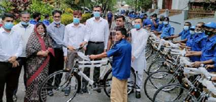 গোপালগঞ্জে গ্রাম পুলিশের মাঝে বাই সাইকেল বিতরণ