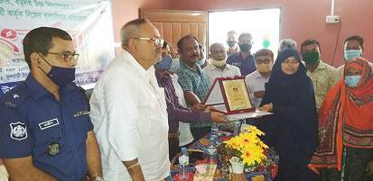 কুড়িগ্রামে নিজের বাল্যবিবাহ ঠেকিয়ে সংবর্ধনা পেলেন মোনালিশা