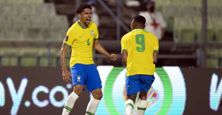 জোড়া গোলে অব্যাহত ব্রাজিলের জয়যাত্রা