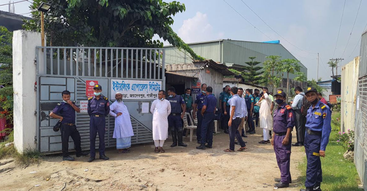 গাজীপুরে মহাসড়ক অবরোধ করে পোশাক শ্রমিকদের বিক্ষোভ