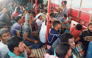 ফরিদপুরে ভ্রাম্যমাণ অভিযানে ৫৩ জেলে আটক