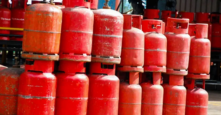 ফের বাড়ল এলপি গ্যাসের দাম