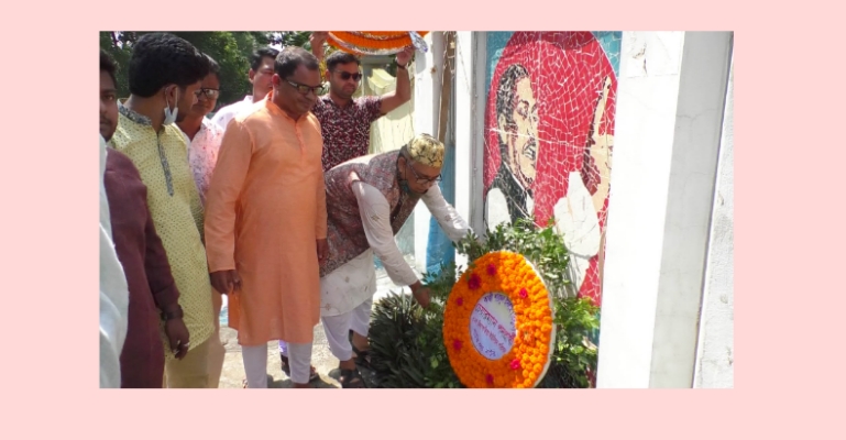 নাটোরে বঙ্গবন্ধুর ম্যুরালে আ.লীগ প্রার্থীর পুষ্পস্তবন অর্পণ