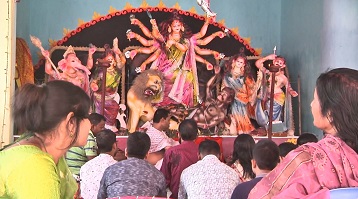 কুড়িগ্রামে মহা অষ্টমী পালন, দু:স্থদের মাঝে শাড়ি বিতরণ