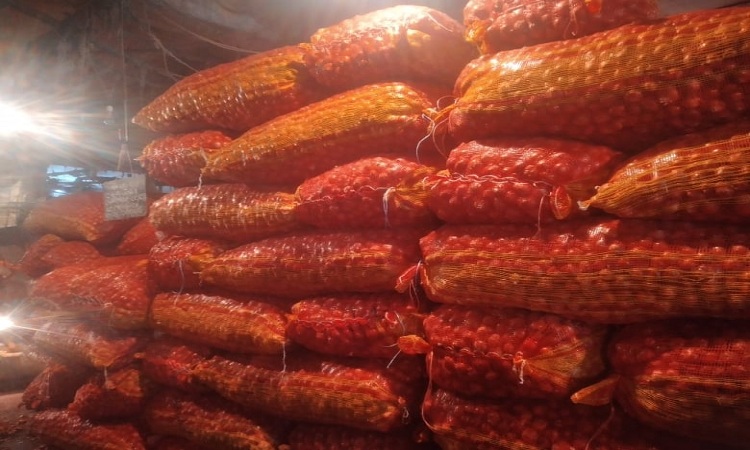 কমছে পেঁয়াজের দাম