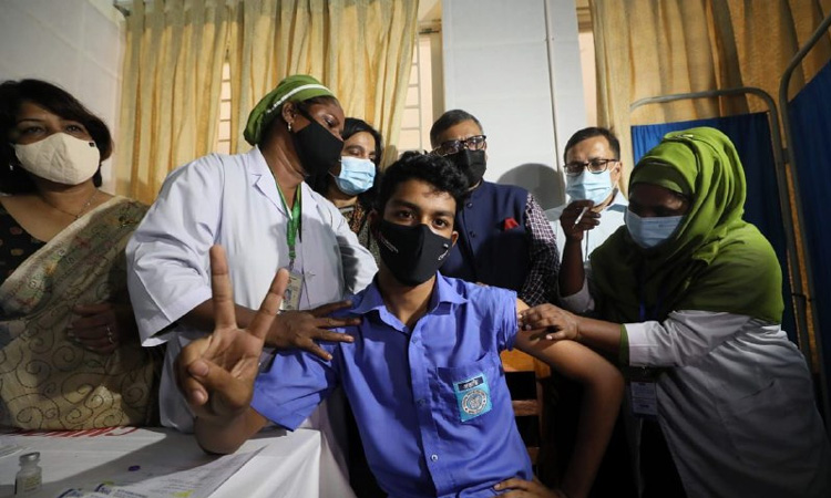 স্কুলশিক্ষার্থীদের টিকাদান: ১২-১৭ বছরের শিক্ষার্থীদের তথ্য পাঠানোর নির্দেশ