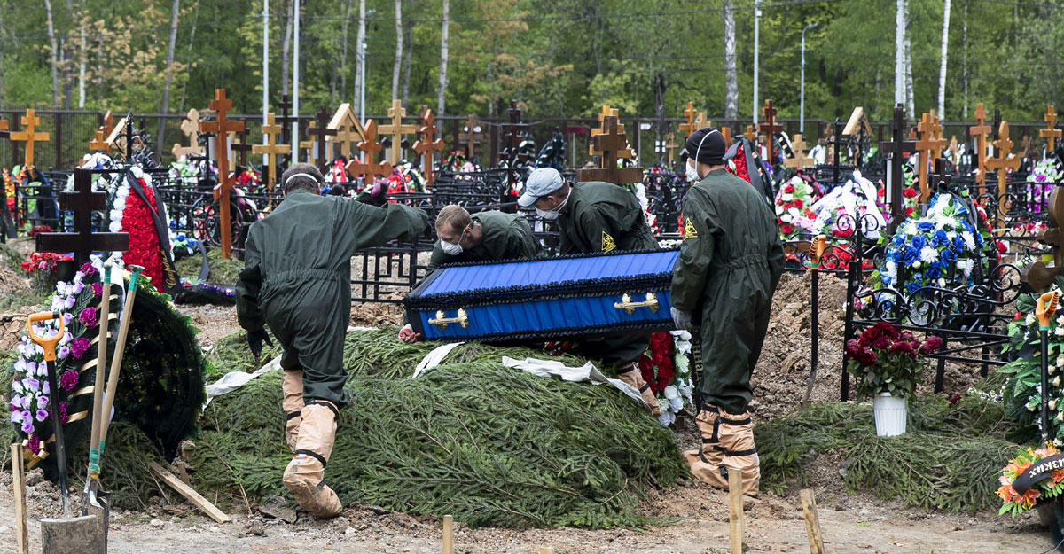 বিশ্বজুড়ে দৈনিক মৃত্যুর সংখ্যা কমেছে