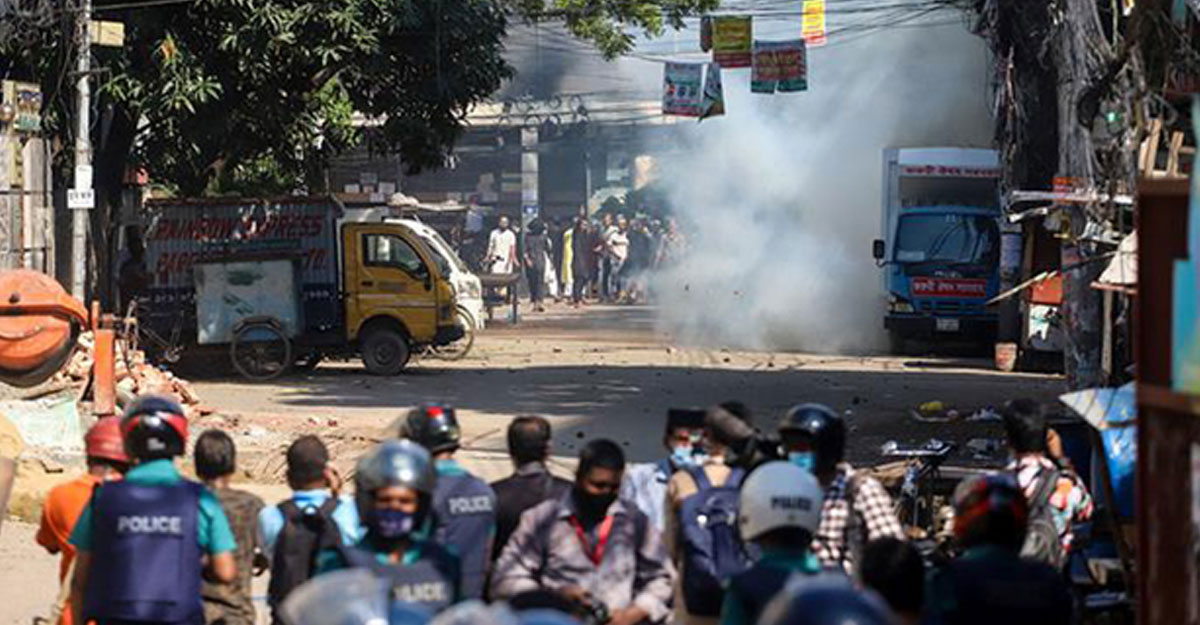 রাজধানীতে পুলিশের ওপর হামলা, ৪০০০ জনের বিরুদ্ধে মামলা
