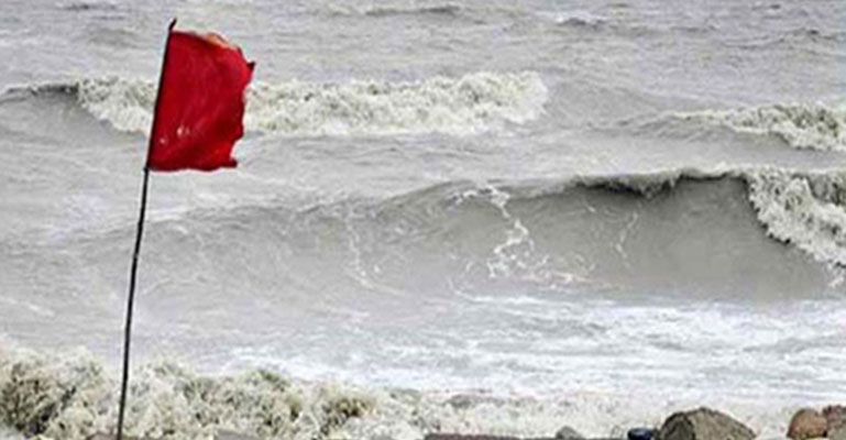 সমুদ্রবন্দরে তিন নম্বর সতর্কতা