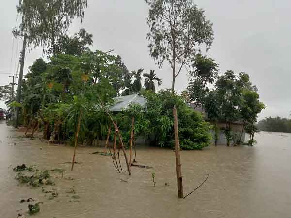 তিস্তা নদীর পানি বিপদসীমার ৭০ সে: মি: উপর দিয়ে প্রবাহিত হচ্ছে