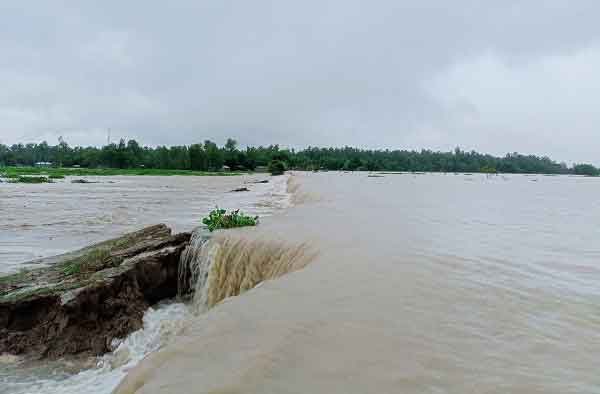 বাংলাদেশে ‘রেড অ্যালার্ট’ : তিস্তা ব্যারেজের সব গেট খুলে দিয়েছে ভারত