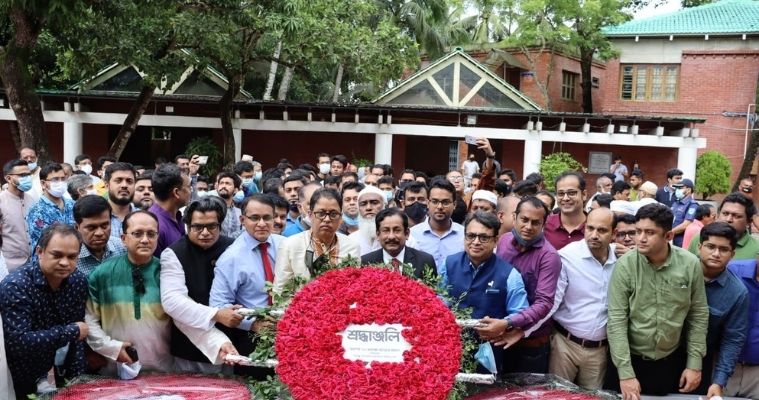 বিএসএমএমইউকে সেন্টার অফ এক্সিলেন্স হিসেবে গড়ার অঙ্গীকার উপাচার্যের