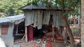 ফরিদপুরের সালথার সংঘর্ষে আটক-১৫, ভাংচুর ও লুটপাট