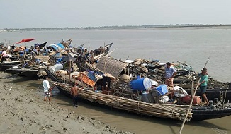মাছ ধরার নিষেধাজ্ঞা উঠে যাচ্ছে গভীর সাগরে যেতে প্রস্তুত জেলেরা