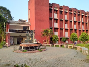 নান্দনিকতা ছড়াচ্ছে রাবির হবিবুর রহমান হল