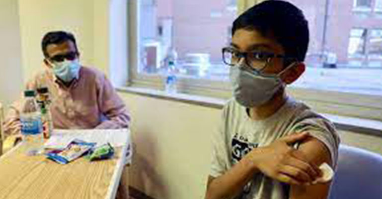 স্কুল-কলেজ শিক্ষার্থীদের টিকা দেওয়া শুরু