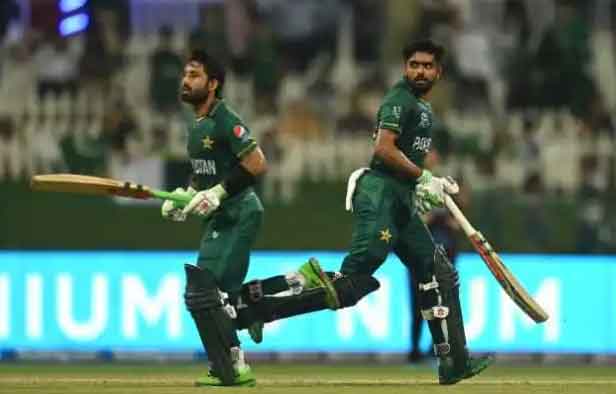 দ্বিতীয় দল হিসেবে সেমিতে পাকিস্তান