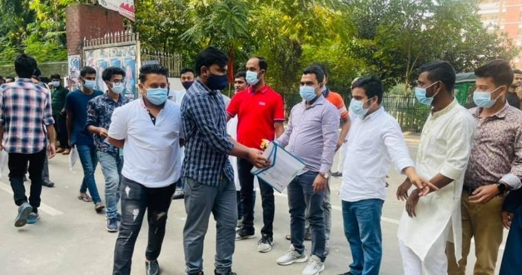 ভর্তি পরীক্ষার্থীদের পাশে তিতুমীর কলেজ ছাত্রলীগ