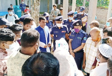 চৌদ্দগ্রামে মডেল বাড়ির কার্যক্রম পরিদর্শন করলেন পুলিশের অতিরিক্ত আইজিপি