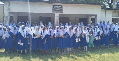 গজারিয়ায় অভিযুক্ত শিক্ষক বহিষ্কার দাবিতে শিক্ষার্থীদের  প্রতিবাদ ও বিক্ষোভ