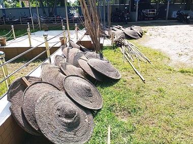 ফরিদপুরের সালথায় দেশীয় অস্ত্র ঢাল-কাতরা উদ্ধার করেছে পুলিশ