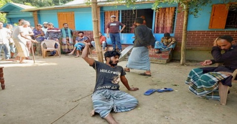 ফরিদপুরে পরিবারের সদস্যদের জিম্মি করে ডাকাতি