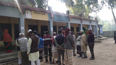 নাটোরের দুই উপজেলার ১২ ইউনিয়নে চলছে ভোটগ্রহণ
