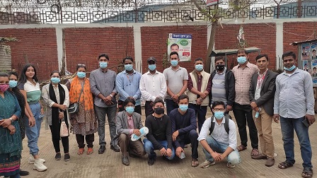 আহারের ফেরিওয়ালা সংগঠনের সৌজন্যে  মাস্ক বিতরণ