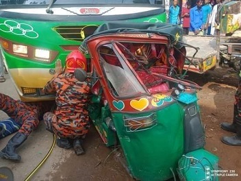 কমলনগরে যাত্রীবাহী বাস নিয়ন্ত্রণ হারিয়ে ২০ জন আহত
