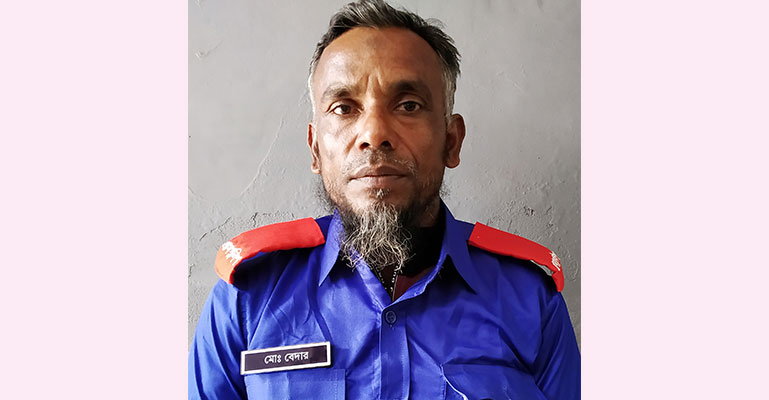 গ্রাম পুলিশকে পেটালেন ছাত্রলীগ নেতা