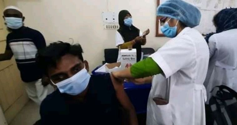 মোংলায় প্রথমবারের মত শিক্ষার্থীদের করোনা টিকাদান