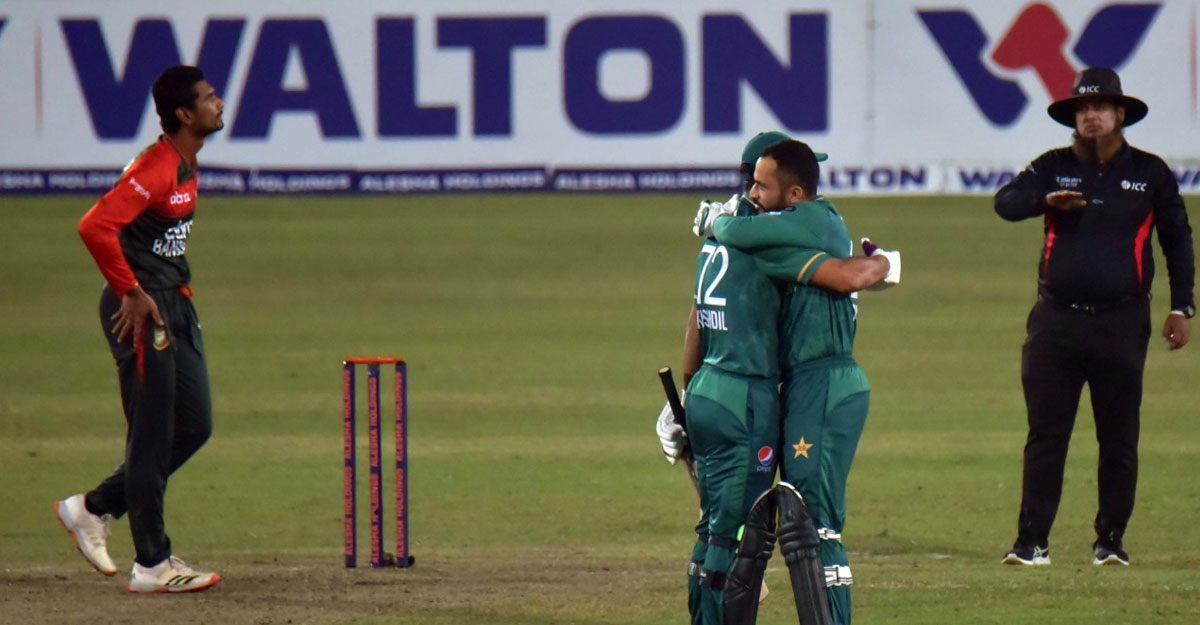 ‘ডেড বল’ বিতর্ক নিয়ে মুখ খুললেন ব্যাটসম্যান নেওয়াজ